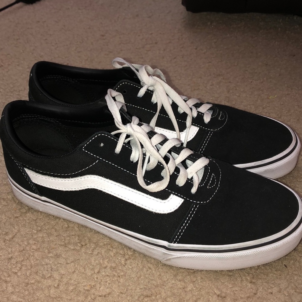 Black Vans Ward Men’s 10/Women’s 12